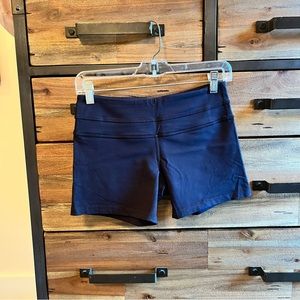 Lululemon Reverse Groove Short in Black. Size 6. Excellent condition!!